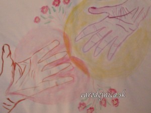Dve ruky a kvety - akvarelový obraz maľovaný arteterapeutickou technikou